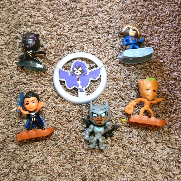 Action figures - Picture 1 of 1